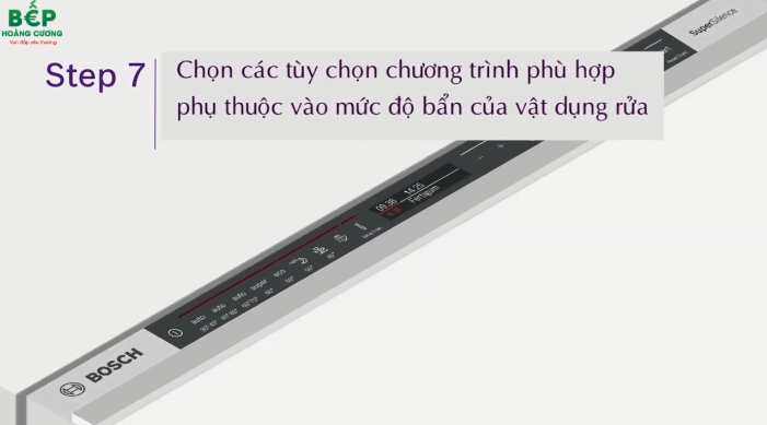 Chọn chương trình rửa bát phù hợp trên bảng điều khiển