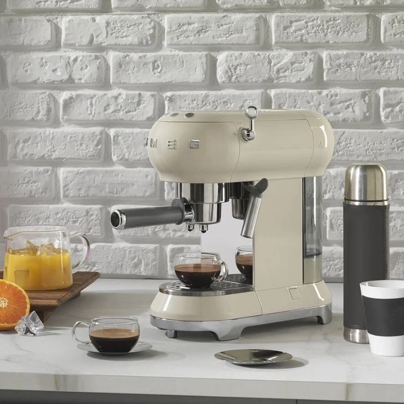 Máy pha cafe bán tự động Smeg ECF01CREU 535.43.6550